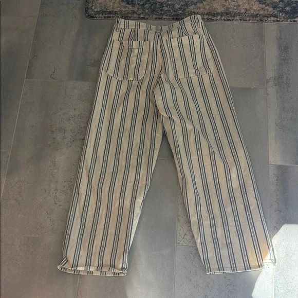 Striped Wide-Leg Pants - Picture 3 of 3